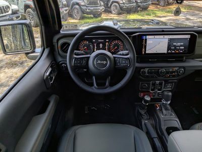 2026 Jeep Gladiator - Photo 15