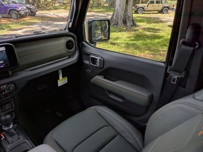 2026 Jeep Gladiator - Photo 16