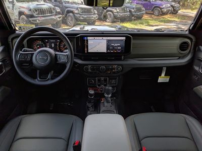 2026 Jeep Gladiator - Photo 14