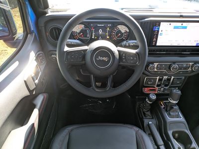 2026 Jeep Wrangler - Photo 14