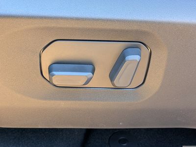 2026 Jeep Wrangler - Photo 18
