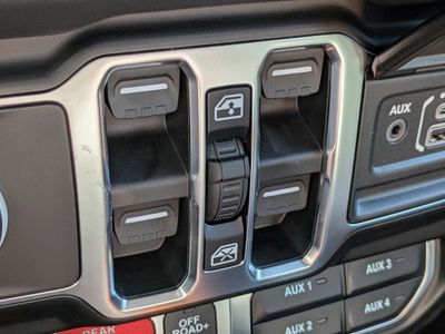 2026 Jeep Wrangler - Photo 21