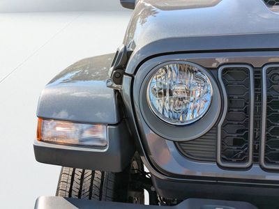 2026 Jeep Gladiator — photo 8 view