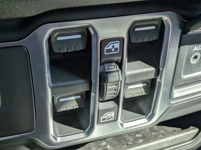 2026 Jeep Gladiator — photo 20 view