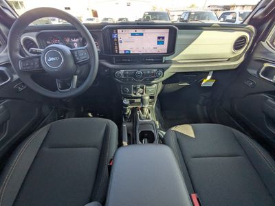 2026 Jeep Gladiator — photo 13 view