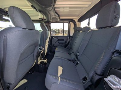 2026 Jeep Gladiator — photo 12 view