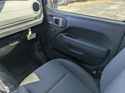 2026 Jeep Gladiator — photo 15 view