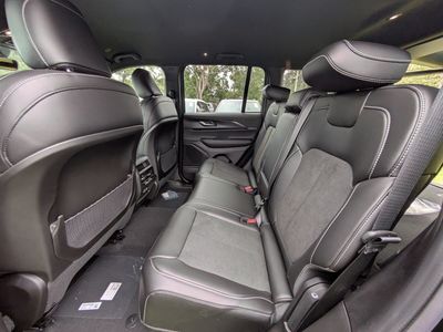 2025 Jeep Grand Cherokee - Photo 12