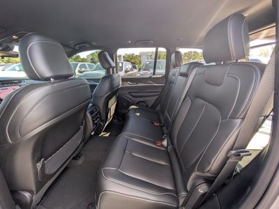 2025 Jeep Grand Cherokee - Photo 12