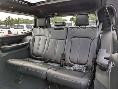 2026 Jeep Grand Wagoneer - Photo 15