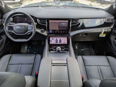 2026 Jeep Grand Wagoneer - Photo 17