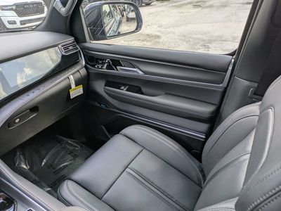 2026 Jeep Grand Wagoneer - Photo 19