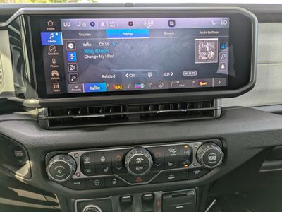 2026 Jeep Wrangler - Photo 14