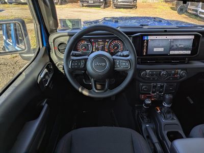 2026 Jeep Wrangler - Photo 14