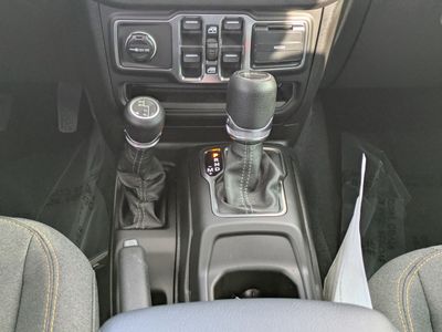 2026 Jeep Gladiator - Photo 16