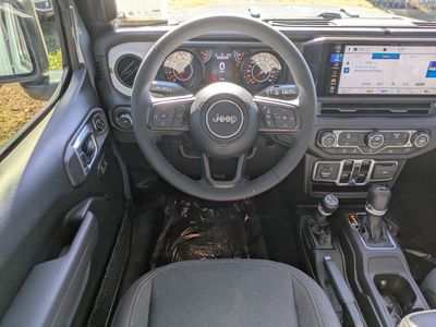 2026 Jeep Wrangler - Photo 14