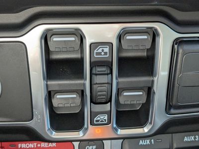 2026 Jeep Wrangler - Photo 24