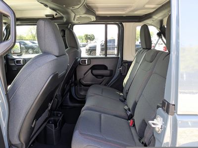 2026 Jeep Wrangler - Photo 14