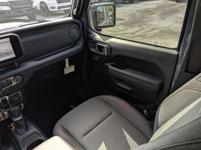 2026 Jeep Wrangler - Photo 18