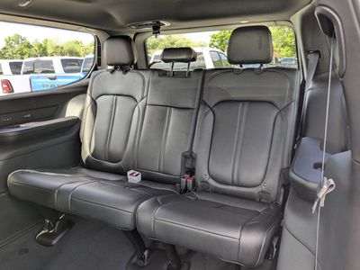 2026 Jeep Grand Wagoneer - Photo 15