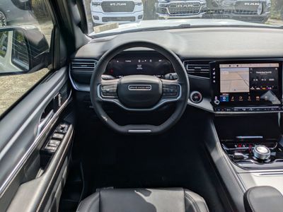 2026 Jeep Grand Wagoneer - Photo 18