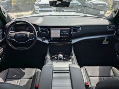 2026 Jeep Grand Wagoneer - Photo 17