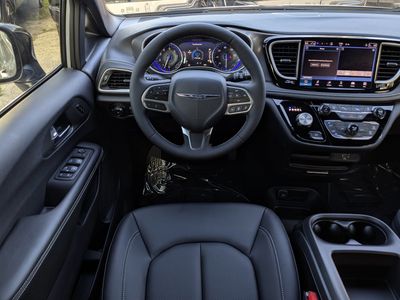 2026 Chrysler Pacifica — photo 18 view