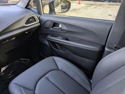 2026 Chrysler Pacifica — photo 19 view