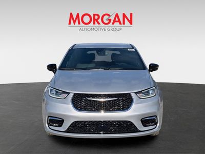 2026 Chrysler Pacifica — photo 8 view