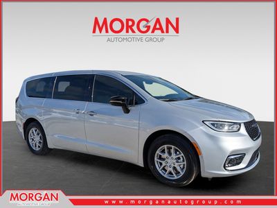 2026 Chrysler Pacifica Select in Silver — front three-quarter view