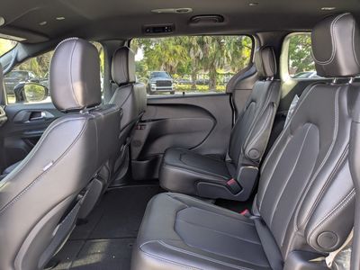 2026 Chrysler Pacifica — photo 15 view