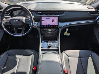 2025 Jeep Grand Cherokee - Photo 16