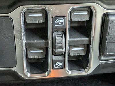 2026 Jeep Wrangler - Photo 23