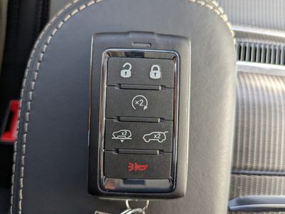2026 Jeep Grand Wagoneer - Photo 33