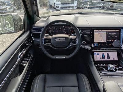 2026 Jeep Grand Wagoneer - Photo 18