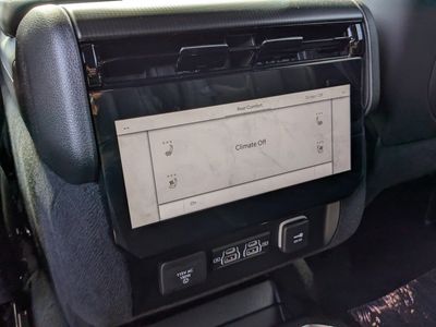 2026 Jeep Grand Wagoneer - Photo 16