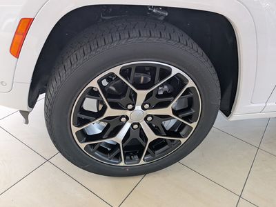 2025 Jeep Grand Cherokee - Photo 11