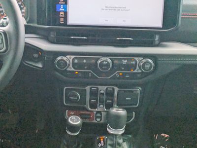 2026 Jeep Wrangler - Photo 15