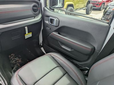 2026 Jeep Wrangler - Photo 14