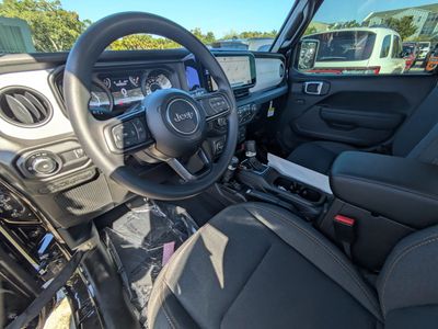 2026 Jeep Wrangler - Photo 12