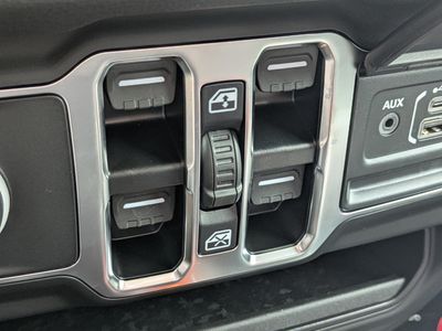 2025 Jeep Gladiator - Photo 20