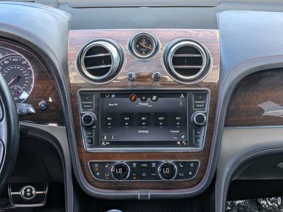 2020 Bentley Bentayga - Photo 20