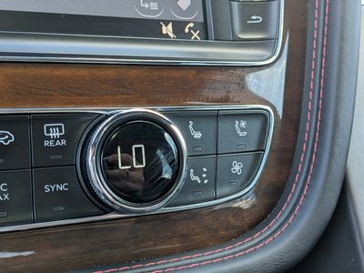 2020 Bentley Bentayga - Photo 31