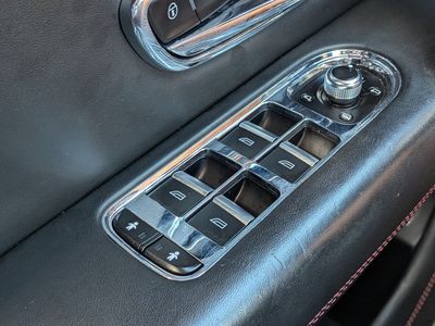 2020 Bentley Bentayga - Photo 23