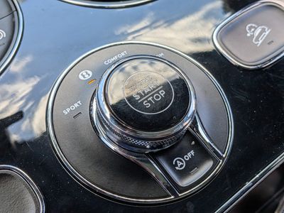 2020 Bentley Bentayga - Photo 26