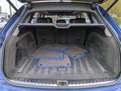 2020 Bentley Bentayga - Photo 13