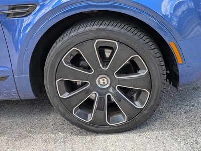 2020 Bentley Bentayga - Photo 11