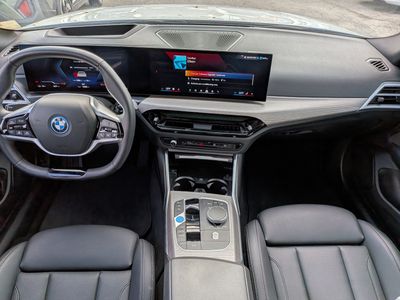 2025 BMW i4 - Photo 17