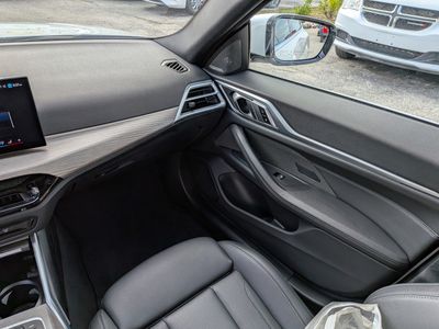 2025 BMW i4 - Photo 19
