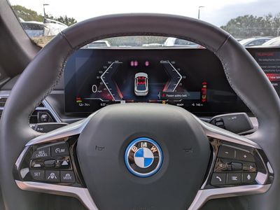 2025 BMW i4 - Photo 27